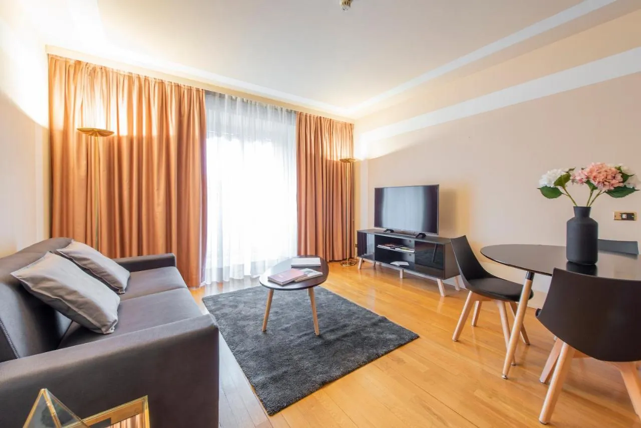 Milan Duomo Suites 0*,