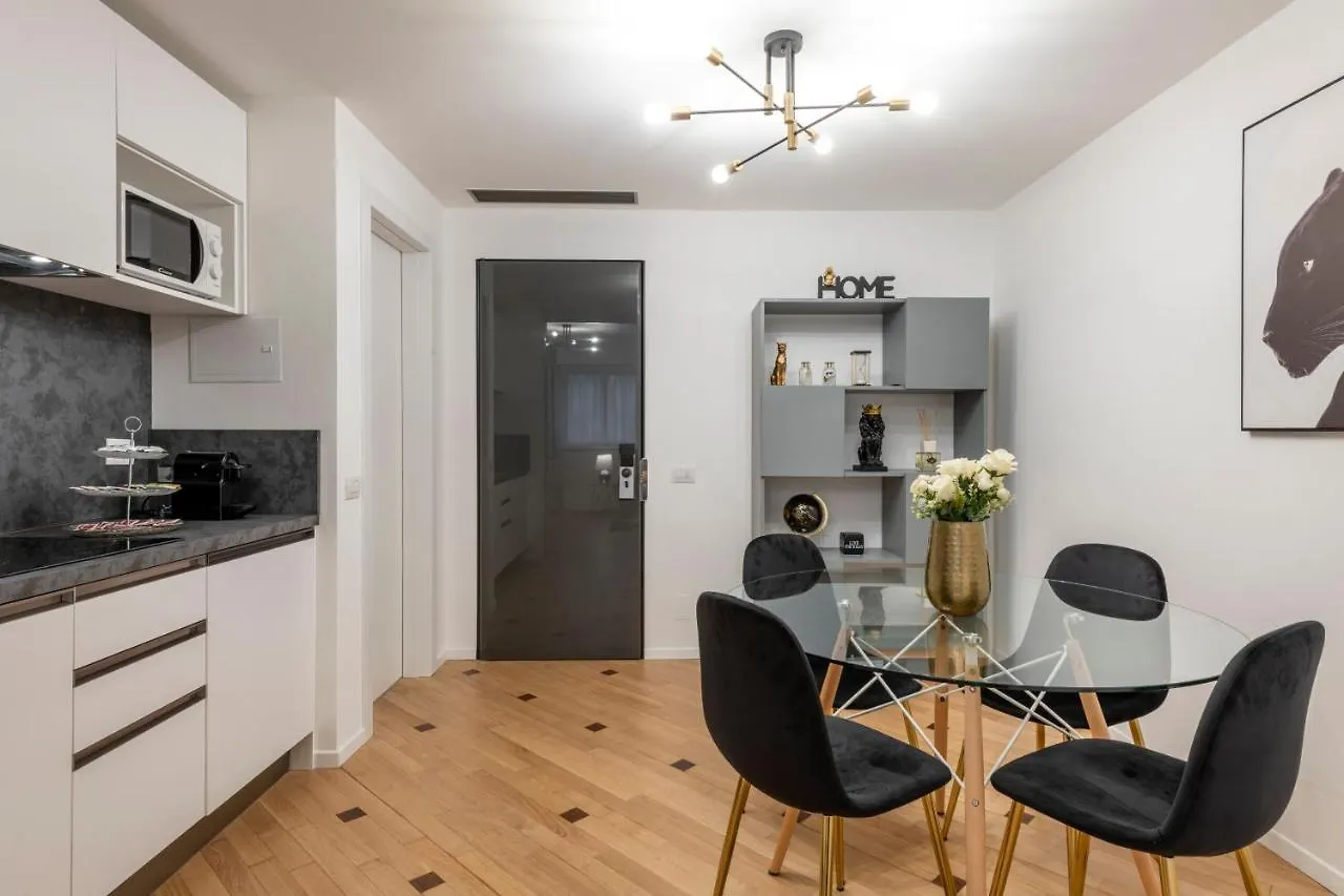 Apartment Milan Duomo Suites