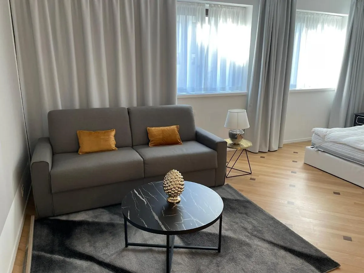 Milan Duomo Suites 0*,