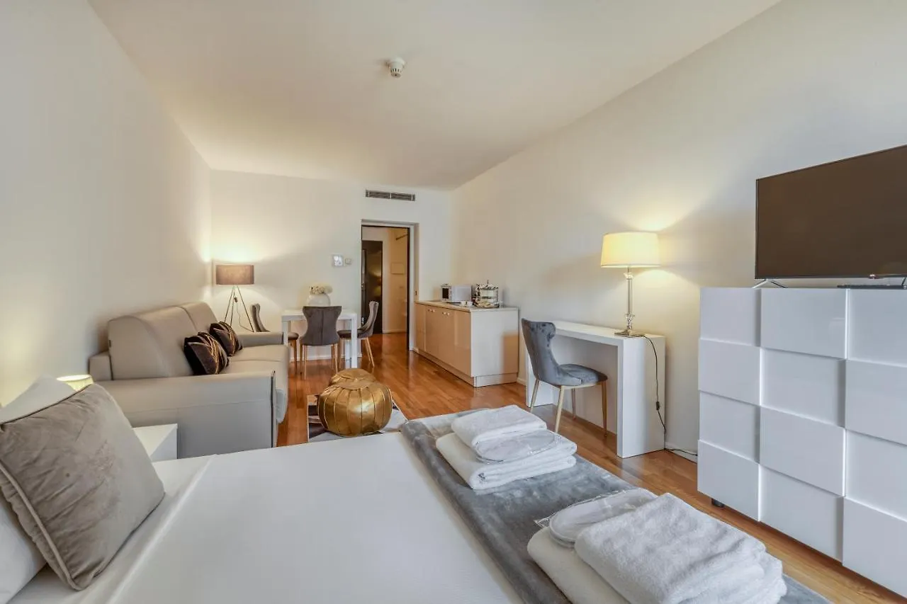 Milan Duomo Suites 0*,  Italia