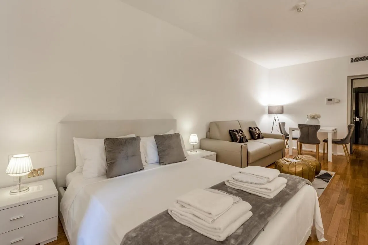 Milan Duomo Suites Apartamento