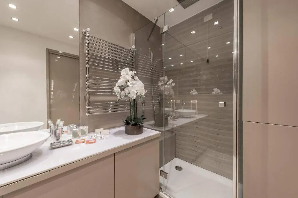 Milan Duomo Suites 0*,