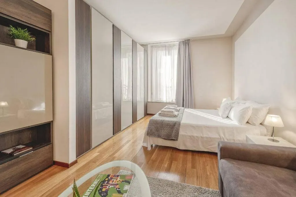 Milan Duomo Suites 0*,  Italia